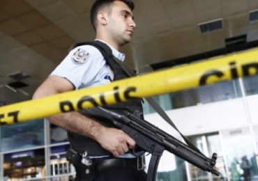 Atak na lotnisku w Stambule. Zamachowcy chcieli wziąć zakładników i wysadzić ich w powietrze