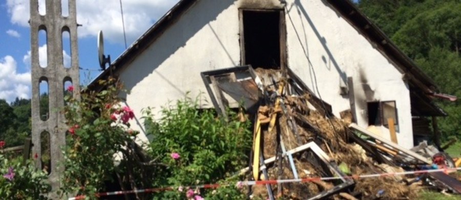 Sołectwo w Rajczy w Beskidzie Żywieckim organizuje pomoc dla rodziny, której dom spłonął w nocy w pobliskim Nickulinie. W pożarze zginęli dwaj chłopcy: jeden miał 11 miesięcy, drugi - 2 lata.