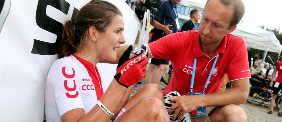 Maja Włoszczowska płakała po pechowym wyścigu o mistrzostwo świata w kolarstwie górskim w czeskiej miejscowości Nove Mesto na Morave. Zamiast niemal już pewnego srebrnego medalu, uplasowała się tuż za podium. Powodem była przebita dętka na ostatniej rundzie.