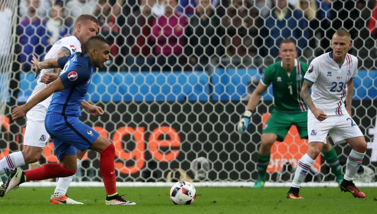 Ćwierćfinał piłkarskich mistrzostw Europy pomiędzy Francją a Islandią z pewnością nie przebiegał po myśli wyspiarzy z północy. Gospodarze od początku dominowali w spotkaniu, jednak w drugiej połowie Islandczycy próbowali odpowiedzieć Francuzom. "Trójkolorowi" przepuścili dwie bramki, a jedną zdobyli, doprowadzając do wyniku 5:2. 