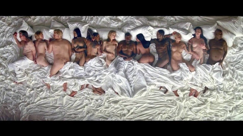 Jeden z najbardziej kontrowersyjnych teledysków tego roku, "Famous" Kanye Westa, doczekał się własnej wystawy. 