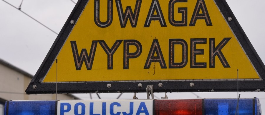 Do śmiertelnego wypadku doszło na wysokości Rogowa Opolskiego. Autostrada A4 w kierunku Katowic przez dwie godziny była zablokowana. Zgłoszenie o zdarzeniu dostaliśmy na Gorącą Linię RMF FM. 