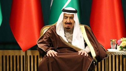 Król Arabii Saudyjskiej obiecuje zwalczać ekstremistów. "Uderzymy w nich żelazną pięścią"