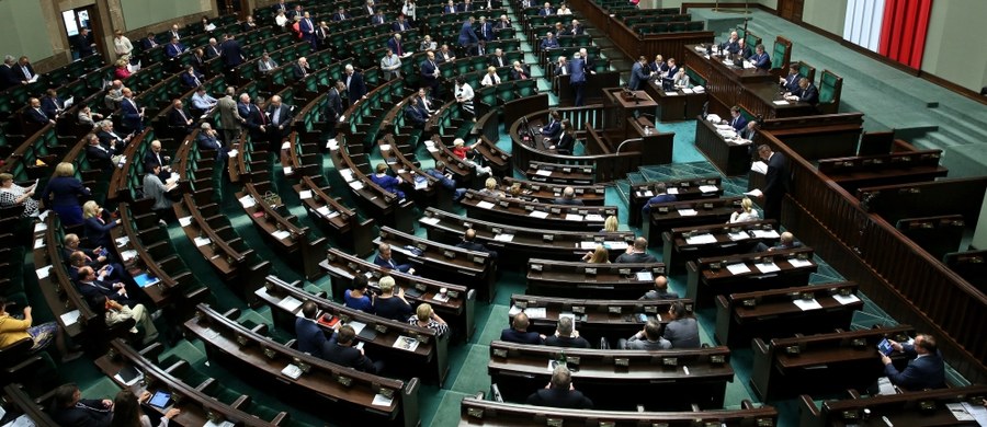 Sejm przyjął najnowszy projekt ustawy o Trybunale Konstytucyjnym. Posłowie PiS odrzucili wszystkie poprawki opozycji. Za nową ustawą o sądzie konstytucyjnym było 238 posłów, 173 przeciw. 