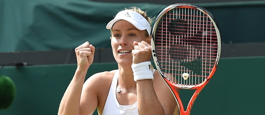 Rozstawiona z "czwórką" niemiecka tenisistka polskiego pochodzenia Angelique Kerber pokonała Amerykankę Venus Williams 6:4, 6:4 w półfinale wielkoszlemowego Wimbledonu. O tytuł triumfatorka styczniowego Australian Open zagra z siostrą czwartkowej rywalki - Sereną.