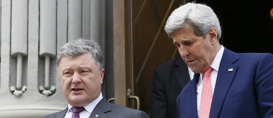 ​Stany Zjednoczone przekażą niemal 23 miliony dolarów dodatkowej pomocy humanitarnej dla mieszkańców obwodów donieckiego i ługańskiego we wschodniej Ukrainie - oświadczył sekretarz stanu USA John Kerry przebywający z wizytą w Kijowie.