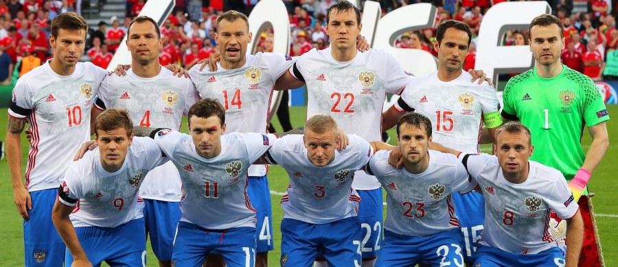 Już ponad 400 tysięcy osób podpisało w internecie petycję o rozwiązaniu piłkarskiej reprezentacji Rosji. Liczba zwolenników takiego kroku wciąż rośnie. Rosjanie wylecieli z mistrzostw Europy we Francji nie wygrywając ani jednego spotkania. W swojej grupie zdobyli zaledwie jeden punkt.