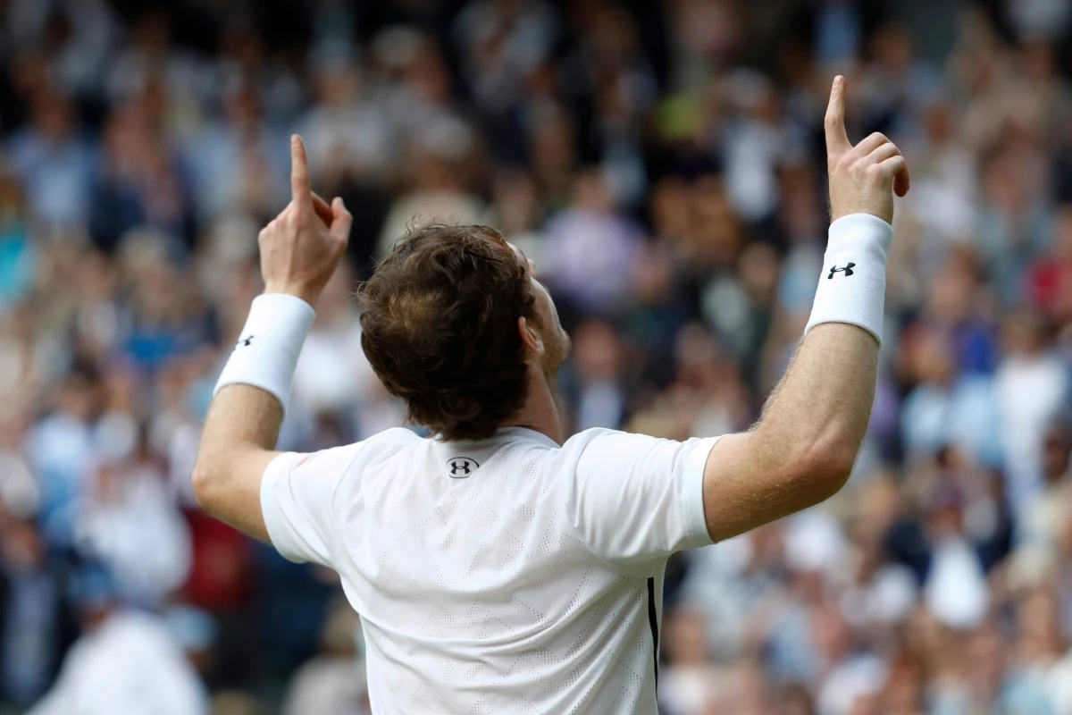 Rozstawiony z "dwójką" Szkot Andy Murray pokonał Czecha Tomasa Berdycha (10.) 6:3, 6:3, 6:3 i awansował do finału wielkoszlemowego turnieju w Wimbledonie. W niedzielę zagra z kanadyjskim tenisistą Milosem Raonicem, który okazał się lepszy od Rogera Federera.
