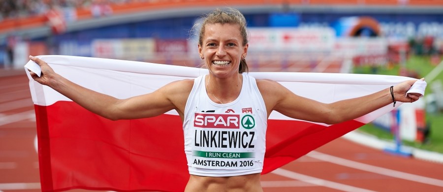 ​Joanna Linkiewicz (AZS AWF Wrocław) czasem 55,33 zdobyła w Amsterdamie srebrny medal lekkoatletycznych mistrzostw Europy w biegu na 400 m przez płotki. Emilia Ankiewicz (AZS AWF Warszawa) była ósma - 57,31. Wygrała Dunka Sara Petersen - 55,12.