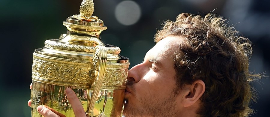 Rozstawiony z "dwójką" Andy Murray pokonał kanadyjskiego tenisistę Milosa Raonica 6:4, 7:6 (7-3), 7:6 (7-2) w finale Wimbledonu. Brytyjczyk po raz trzeci w karierze wywalczył wielkoszlemowy tytuł, a po raz drugi triumfował na kortach trawiastych w Londynie.