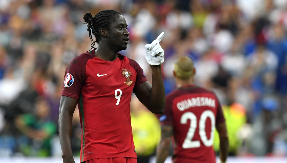 Portugalczycy potrzebowali dogrywki, by rozprawić się z reprezentacją Francji i zdobyć tytuł piłkarskiego mistrza Europy. Autorem zwycięskiego gola w 109. minucie był napastnik Eder. 