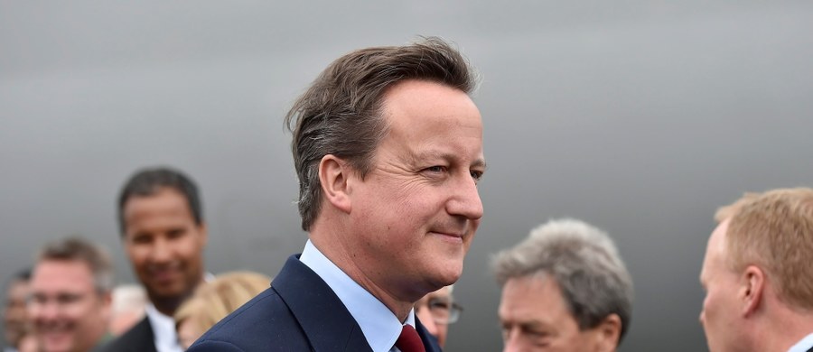 Brytyjski premier David Cameron zapowiedział w poniedziałek, że w środę złoży dymisję. Wyraził też całkowite poparcie dla obecnej minister spraw wewnętrznych Theresy May, która ma być jego następczynią na stanowisku szefa rządu i lidera Partii Konserwatywnej.