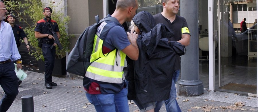 11 osób, pochodzących głównie z Rosji i Ukrainy, zatrzymano w Barcelonie pod zarzutem powiązań z zorganizowaną grupą przestępczą. Postawiono im także zarzut prania brudnych pieniędzy i fałszerstwa - poinformowała hiszpańska prokuratura w komunikacie.