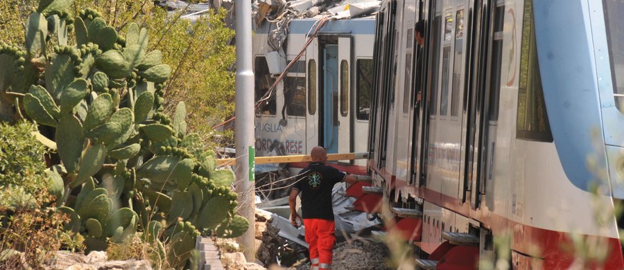 27 zabitych, 50 rannych to najnowszy, wciąż prowizoryczny, bilans katastrofy kolejowej w Apulii na południu Włoch. Wczoraj czołowo zderzyły się tam pociągi jadące z prędkością 100 km na godzinę. Jako prawdopodobną przyczynę katastrofy wskazano błąd ludzki.
