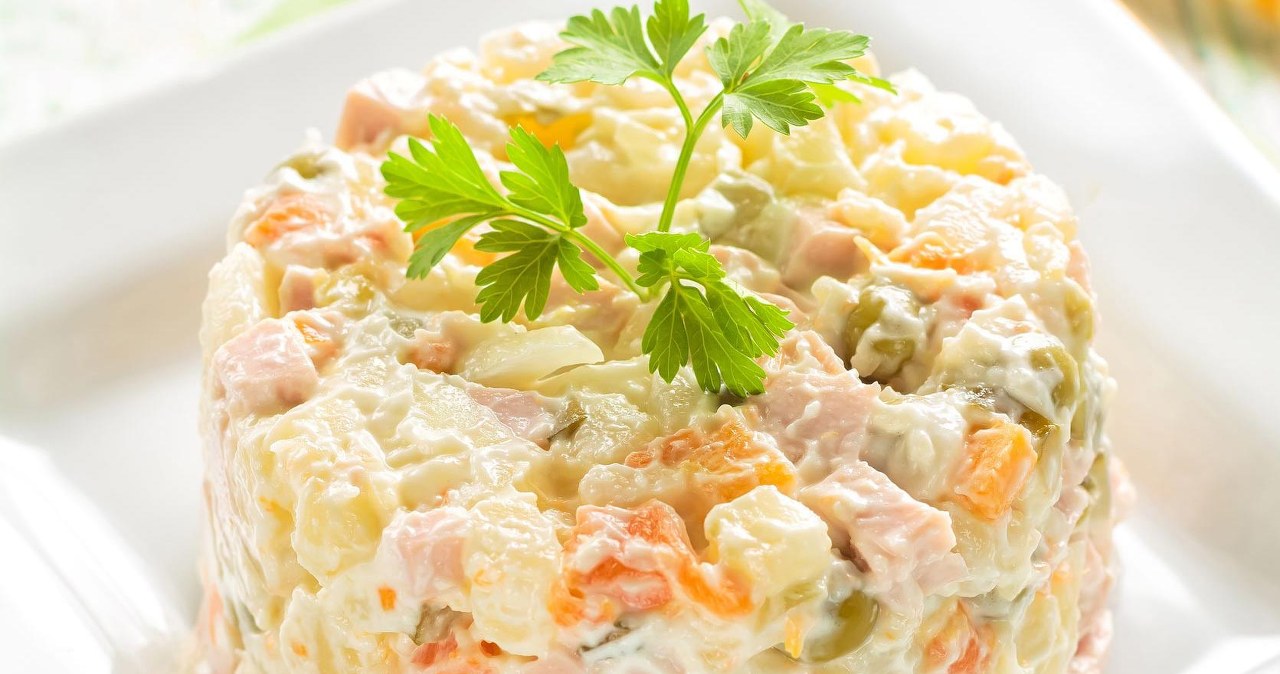 Czy można mrozić sałatkę jarzynową? Po świętach warto znać odpowiedź