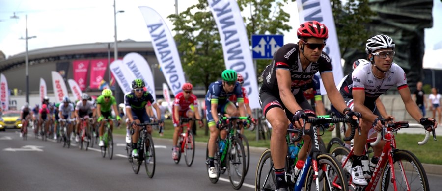 ​Kolumbijczyk Fernando Gaviria z ekipy Etixx-Quick Step wygrał w Katowicach drugi etap wyścigu kolarskiego Tour de Pologne i zdobył koszulkę lidera.