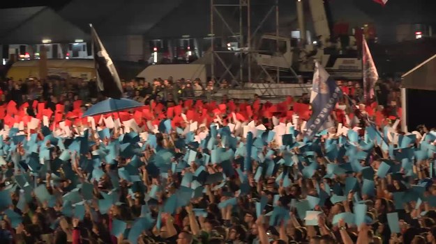  Organizatorzy i tysiące uczestników festiwalu oddali hołd ofiarom zamachu terrorystycznego w Nicei.