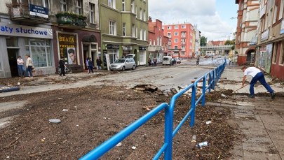Prawie 100 osób ewakuowanych z bloku w Gdańsku. Powód - pęknięcia po ulewach 