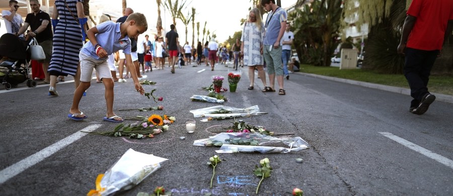 Francuska policja aresztowała w niedzielę rano dwie osoby - mężczyznę i kobietę - podejrzanych o związki z czwartkowym zamachem w Nicei. W ataku tunezyjskiego terrorysty zginęły 84 osoby (w tym dwie Polki), a ponad 200 zostało rannych.