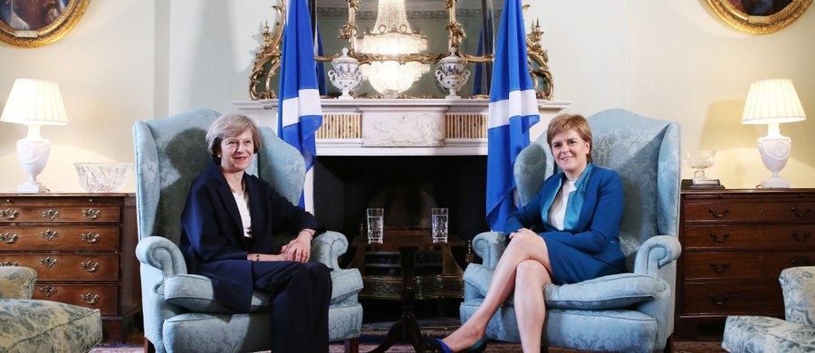 Drugie referendum w sprawie niepodległości Szkocji mogłoby się odbyć już w przyszłym roku, jeśli brytyjski rząd rozpocznie proces wychodzenia z UE nie gwarantując poszanowania szkockich interesów - powiedziała w niedzielę szefowa rządu Szkocji Nicola Sturgeon.
