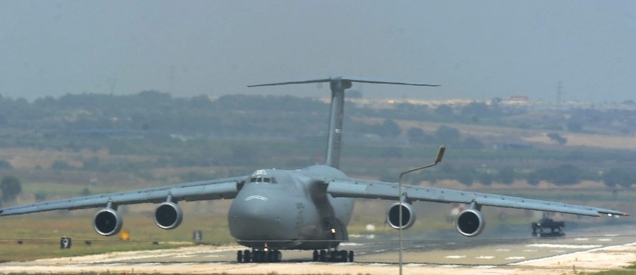 ​Ministerstwo obrony USA poinformowało w niedzielę o wznowieniu działań przeciwko Państwu Islamskiemu prowadzonych z tureckiej bazy lotniczej Incirlik, które wstrzymano w następstwie piątkowej próby przewrotu wojskowego w Turcji.