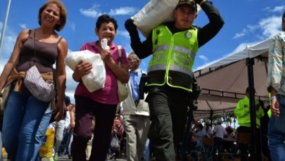 Tłumy Wenezuelczyków przekroczyły granicę z Kolumbią, by zrobić zakupy