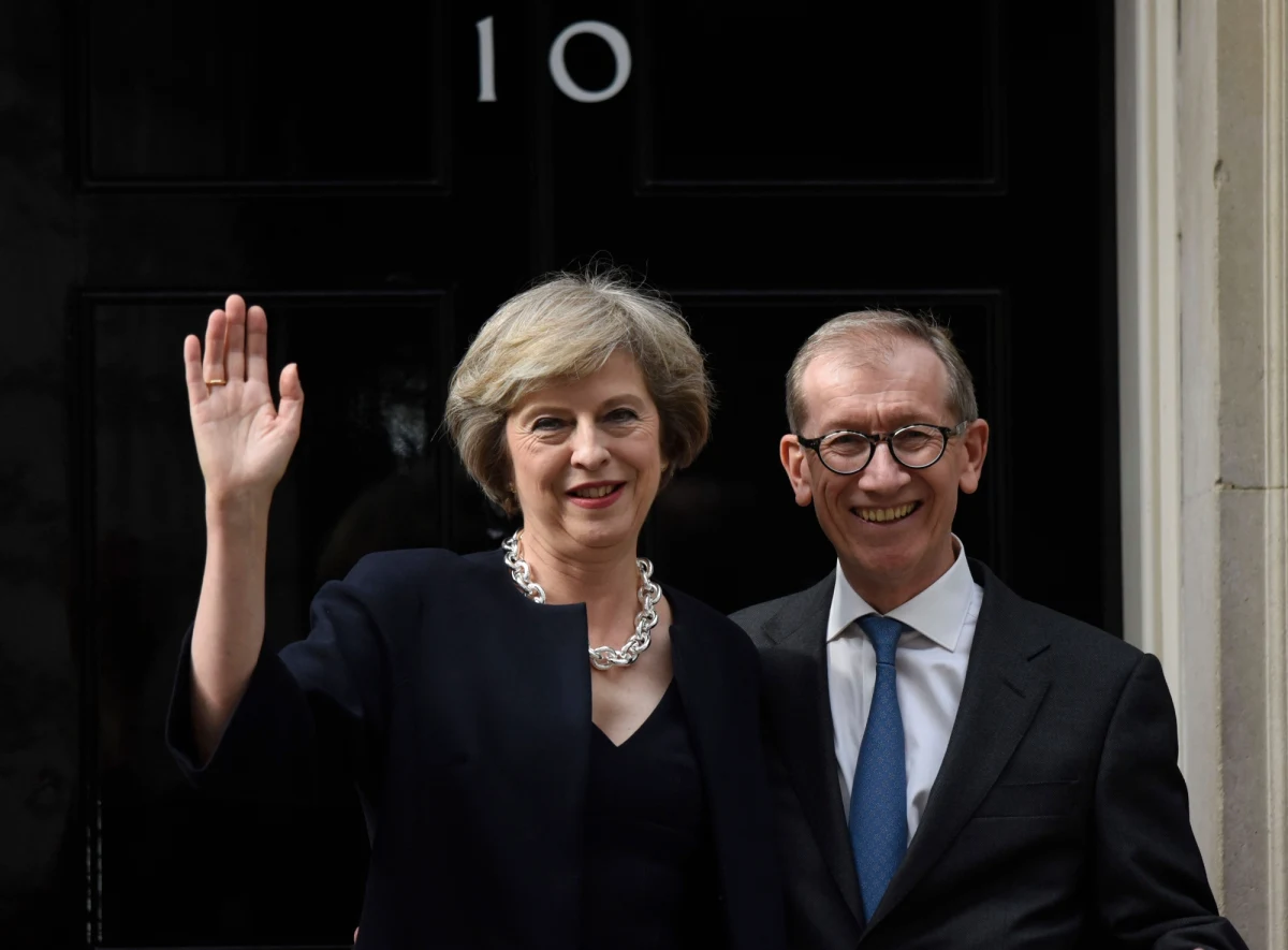Podobnie jak trzech poprzedników, premier Wielkiej Brytanii Theresa May nie wprowadzi się pod słynny adres Downing Street 10, gdzie od XVIII wieku mieści się rezydencja szefów brytyjskiego rządu. Zamieszka po sąsiedzku - pod numerem 11.