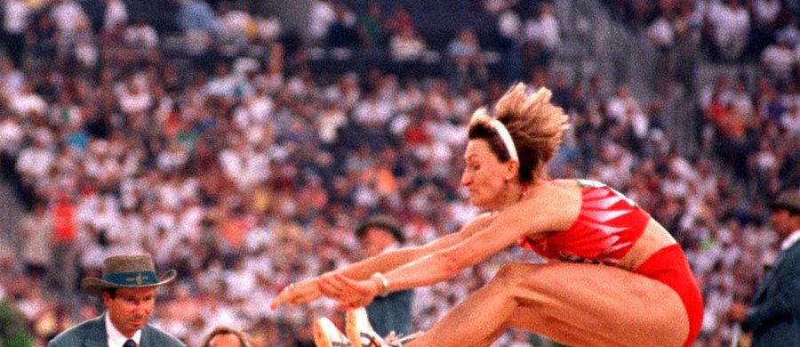 W wieku 53 lat zmarła w Warszawie, po długiej i ciężkiej chorobie, Agata Karczmarek, gimnastyczka i lekkoatletka, rekordzistka Polski w skoku w dal (6,97 - 1988), czterokrotna olimpijka, brązowa medalistka halowych mistrzostw świata (Paryż 1997).
