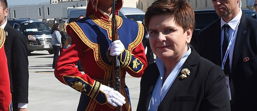 Dobra zmiana dotarła do kieszeni polityków. Posłowie PiS chcą podwyższenia ich pensji - od ponad 2,5 tysięcy dla parlamentarzystów do niemal 8 tysięcy dla szefowej rządu. 