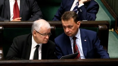 Trwa walka PiS-u z czasem. Chce szybko przeprowadzić przez Sejm podwyżki dla rządu i prezydenta