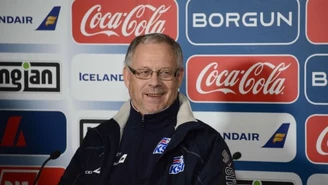 ​Prezent dla selekcjonera Islandii "ukradziony" puchar UEFA... na obrazie