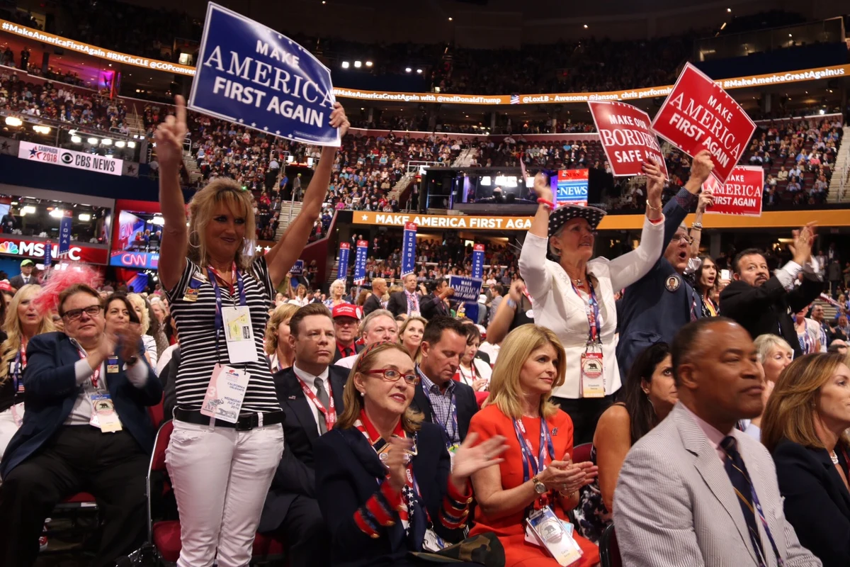 Formalne przyjęcie nominacji przez kandydata na wiceprezydenta Mike'a Pence'a oraz przemówienie senatora Teda Cruza, który, ku zdumieniu zebranych, nie poparł Donalda Trumpa, były najważniejszymi wydarzeniami trzeciego dnia konwencji Republikanów w Cleveland.