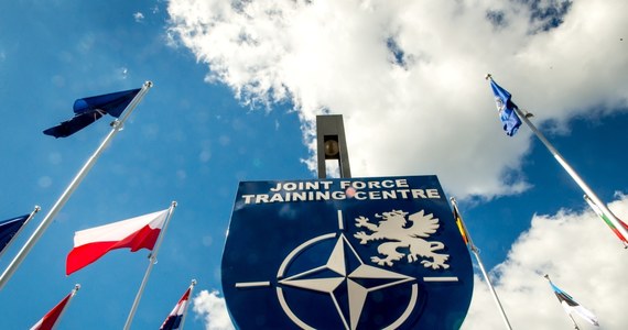 USA w kwestii wzajemnej obrony mają "żelazne zobowiązania" wobec sojuszników z NATO - powiedział rzecznik Białego Domu Josh Earnest. To reakcja na słowa Donalda Trumpa, który poddał w wątpliwość konieczność obrony sojuszników USA w NATO.