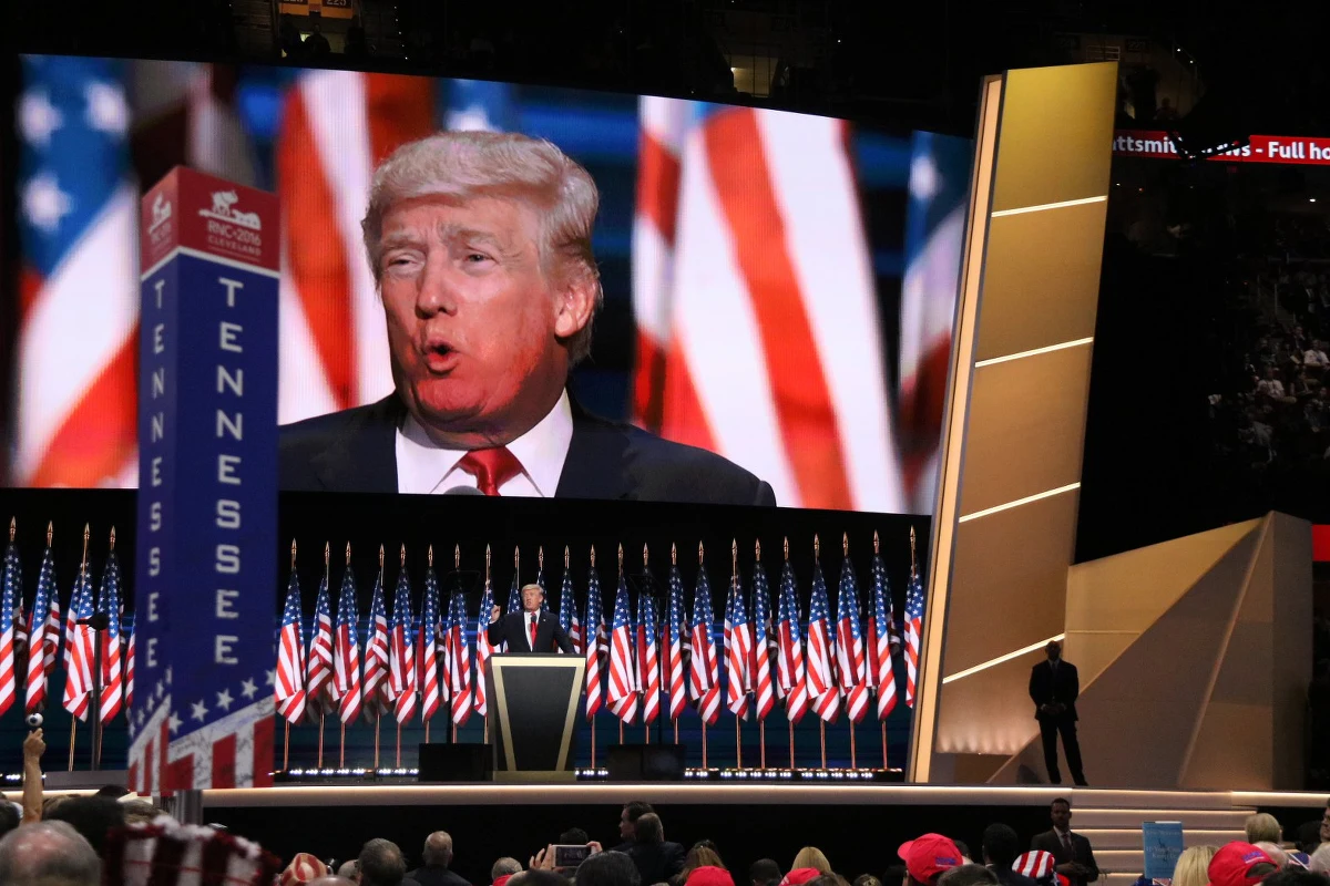 Donald Trump już oficjalnie kandydatem Republikanów na prezydenta Stanów Zjednoczonych. W Cleveland w Ohio obiecał, że Ameryka znów będzie wielka. Wcześniej zaakceptował decyzję delegatów i przyjął nominację.