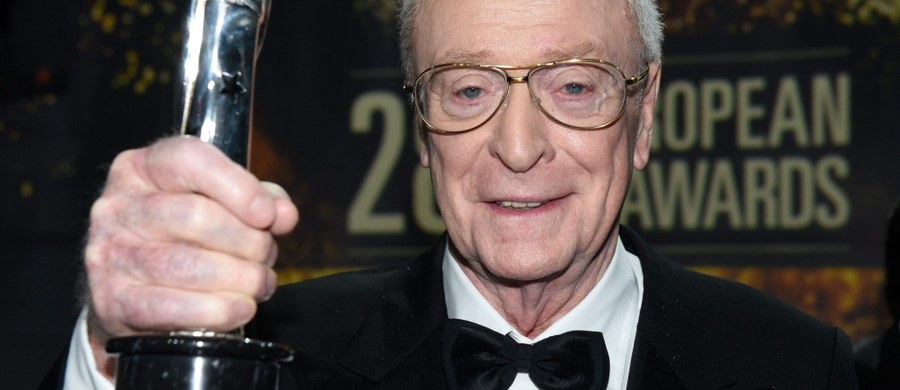 Brytyjski aktor Michael Caine zmienił imię i nazwisko. Wszystko przez uciążliwe kontrole paszportowe na lotniskach, wprowadzone w związku z zagrożeniem zamachów organizowanych przez Państwo Islamskie. 