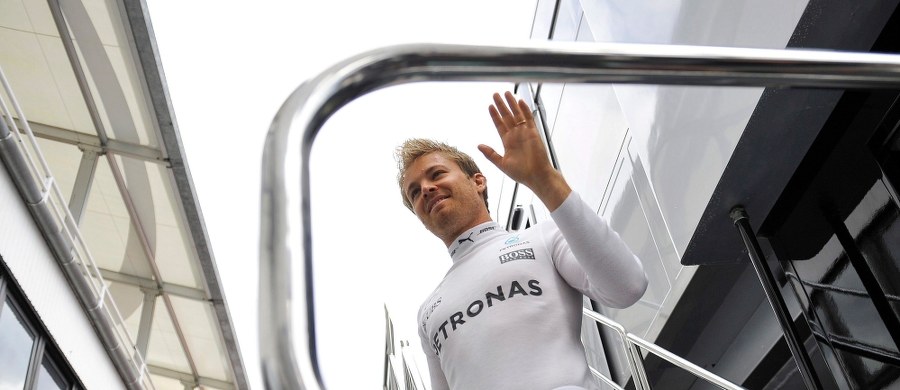 Niemiec Nico Rosberg wygrał kwalifikacje przed niedzielnym wyścigiem Formuły 1 o Grand Prix Węgier. Obok niego z pierwszej linii wystartuje kolega z zespołu Mecedes GP, obrońca tytułu mistrza świata Brytyjczyk Lewis Hamilton.