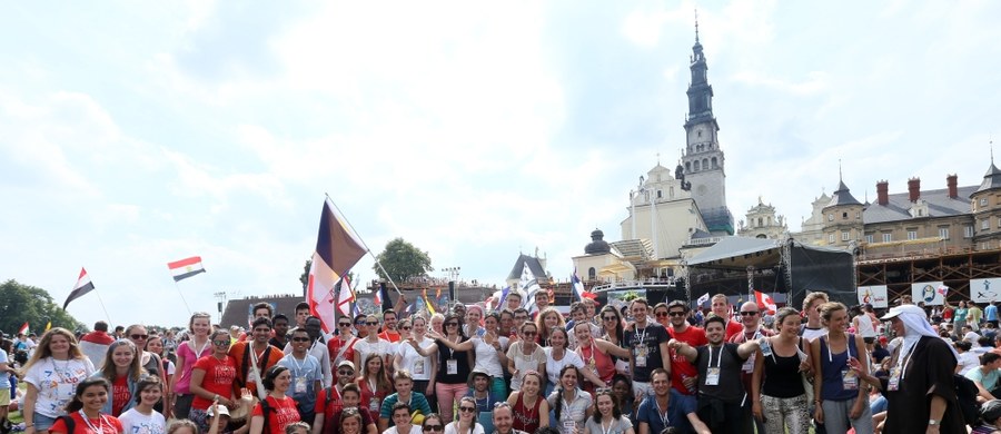 Nie lękajcie się świata i jego przyszłości; miłość Chrystusa jest potężniejsza od zła i śmierci – wezwał młodych zgromadzonych na spotkaniu „Razem na Szczycie - Dzień Jedności ŚDM” na jasnogórskich błoniach metropolita częstochowski abp Wacław Depo. Nie lękajcie się świata i jego przyszłości. Kto wierzy, ma przyszłość. Bóg jest przyszłością - podkreślał. 