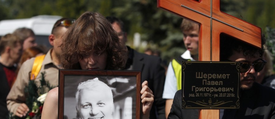 W Mińsku pochowany został zabity w zamachu w Kijowie białoruski, rosyjski i ukraiński dziennikarz Paweł Szeremet. Przed pogrzebem uroczyste pożegnanie odbyło się w cerkwi Wszystkich Świętych, gdzie wystawiono trumnę z ciałem zmarłego.
