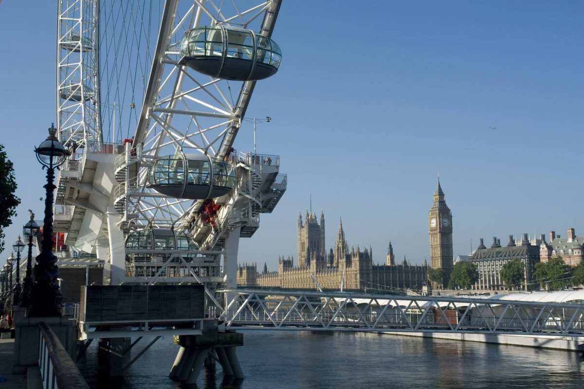 Po decyzji Brytyjczyków o opuszczeniu Unii Europejskiej jedynie 5,5 procent ankietowanych Polaków w Wielkiej Brytanii deklaruje powrót do kraju. Większość badanych - 62,5 procent - twierdzi, że będzie próbowało pozostać na Wyspach, z czego aż 40,5 proc. zapewnia, że za wszelką cenę.