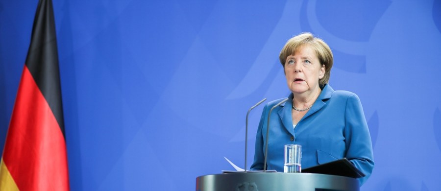 Niemieccy komentatorzy zajmują się skutkami strzelaniny w Monachium wywołanej przez szaleńca, który nie miał związków z Państwem Islamskim (IS). Krytykują kanclerz Angelę Merkel za długie milczenie i ostrzegają przed wykorzystywaniem zamachu w kampanii wyborczej.