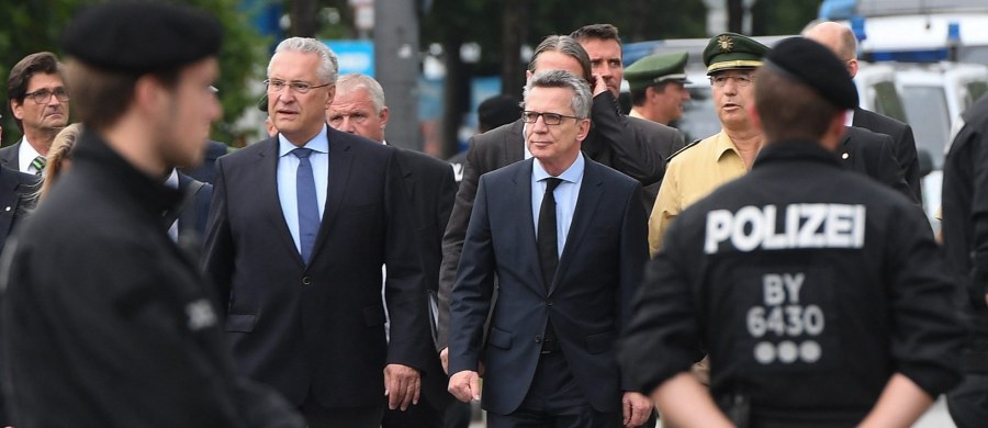 Szef MSW Niemiec Thomas de Maiziere opowiedział się w niedzielę na łamach "Bild am Sonntag" za sprawdzeniem, czy obowiązujące przepisy dotyczące posiadania broni są wystarczające. To po tym, jak w piątek 18-letni szaleniec zastrzelił w Monachium dziewięć osób. Użył nielegalnie nabytego pistoletu.