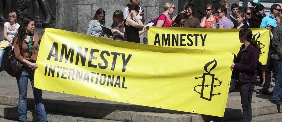 Wobec "wiarygodnych informacji" o torturach stosowanych w stosunku do aresztowanych po próbie zamachu stanu, Amnesty International wystąpiła w niedzielę do władz Turcji z żądaniem umożliwienia jej przedstawicielom kontaktu z tymi osobami. Do próby zamachu stanu w Turcji doszło 15 lipca.
