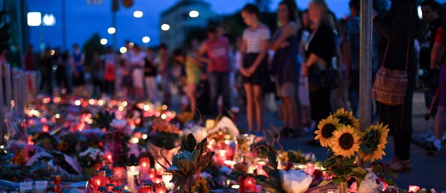 Policja zatrzymała przyjaciela sprawcy strzelaniny w Monachium. Mężczyzna miał być wtajemniczony w plany 18-latka, który zastrzelił w piątek 9 osób, a później popełnił samobójstwo. 