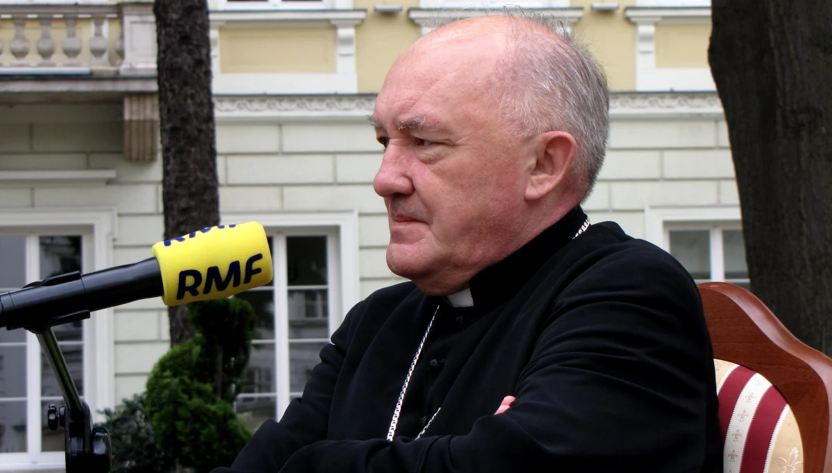 "Jak się dzieje coś dobrego, to wtedy narasta napięcie. Rzeczywiście chyba są to pierwsze ŚDM, kiedy będziemy musieli się zmierzyć z problemem nie tylko terroryzmu, ale też naszym problemem mentalnym" - mówi w rozmowie z Mariuszem Piekarskim metropolita warszawski, kardynał Kazimierz Nycz. Jak dodaje, ostatnie wydarzenia we Francji, czy w Niemczech, pokazują, że musimy być czujni, ale nie możemy ulegać panice. "Nasz strach będzie ich zwycięstwem" - podkreśla kardynał Nycz. 