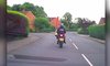 Nie uwierzysz, co zrobił ten motocyklista! Kierowcy byli w szoku