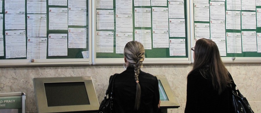 Stopa bezrobocia w Polsce w czerwcu wyniosła 8,8 proc. wobec 9,1 proc. w maju - poinformował Główny Urząd Statystyczny. Liczba zarejestrowanych bezrobotnych wyniosła 1 392,5 tys. osób. Miesiąc wcześniej było to 1 456,9 tys. osób.