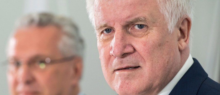 Po serii zamachów dokonanych przez uchodźców w Bawarii, premier tego niemieckiego kraju związkowego - Horst Seehofer - zapowiedział we wtorek podjęcie zdecydowanych kroków w celu zapewnienia obywatelom bardziej skutecznej ochrony.
