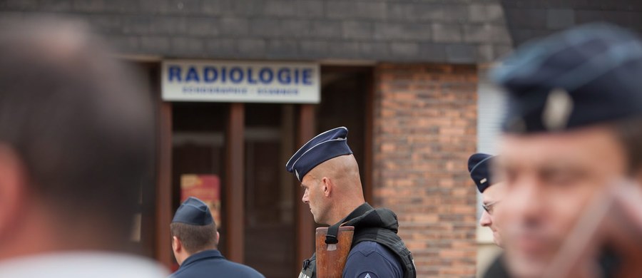 Prezydent Francois Hollande odrzucił apele prawicowej opozycji o zaostrzenie prawa antyterrorystycznego we Francji, jakie pojawiły się ponownie po ataku dżihadystów na kościół w Normandii. Zabili oni 86-letniego księdza odprawiającego mszę.