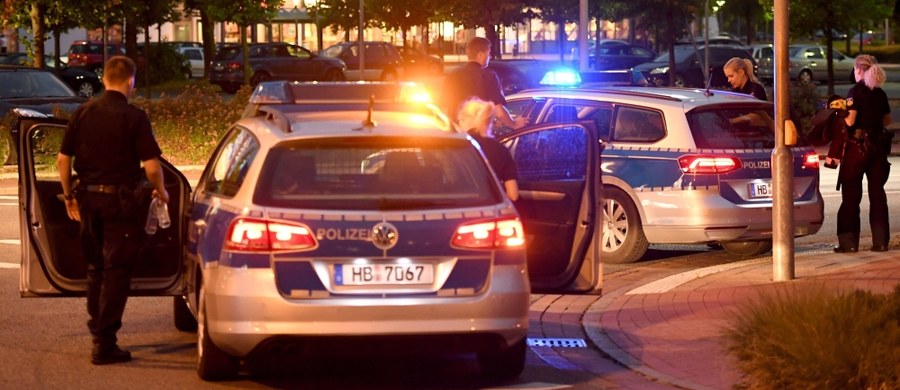 Policja w Niemczech zatrzymała 15-letniego chłopaka podejrzanego o planowanie masakry – informują niemieckie media. Nastolatek został zatrzymany w swoim domu w Ludwigsburg. 
