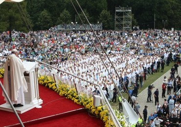 "Bóg powołuje ludzi prostych i gotowych, by byli Jego rzecznikami." Cała homilia papieża 